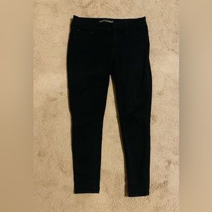Express jeans: extreme stretch legging mid rise. Black. Size 4s.